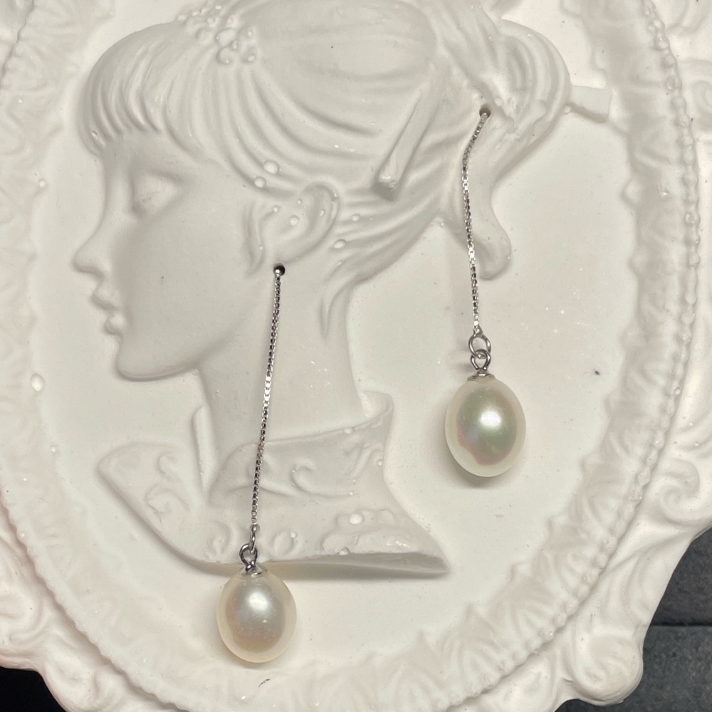 SOLD
Freshwater Pearl Threader Earrings – Long Chain Drop with High Luster Pearl